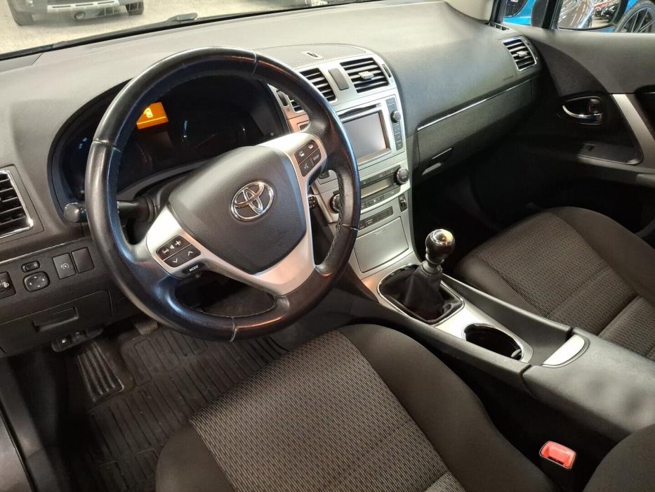 TOYOTA Avensis 2012