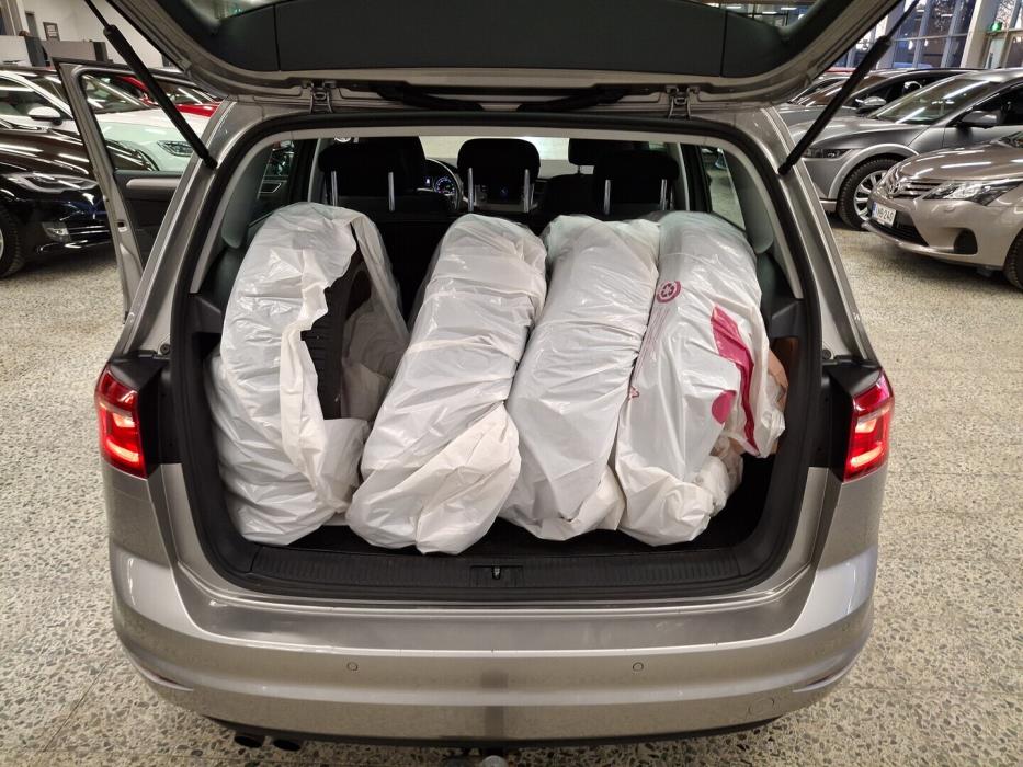 VOLKSWAGEN Golf Sportsvan 2015