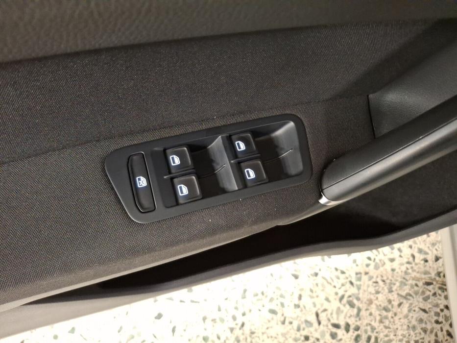 VOLKSWAGEN Golf Sportsvan 2015