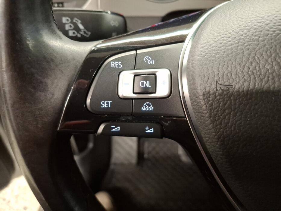 VOLKSWAGEN Golf Sportsvan 2015