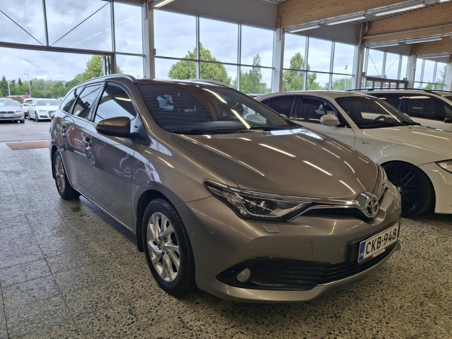 TOYOTA Auris 2016