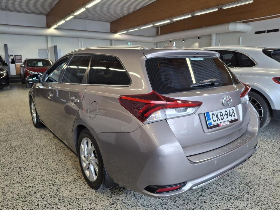 TOYOTA Auris 2016