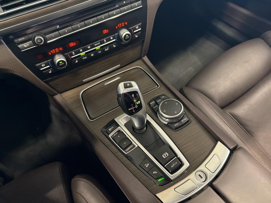 BMW 740 2015