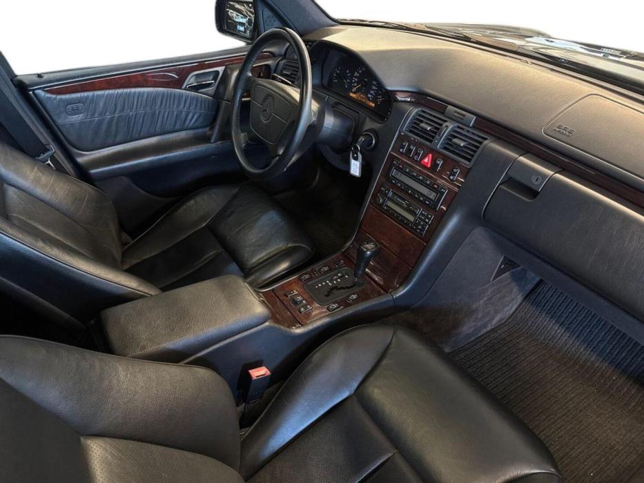 MERCEDES-BENZ E 1997