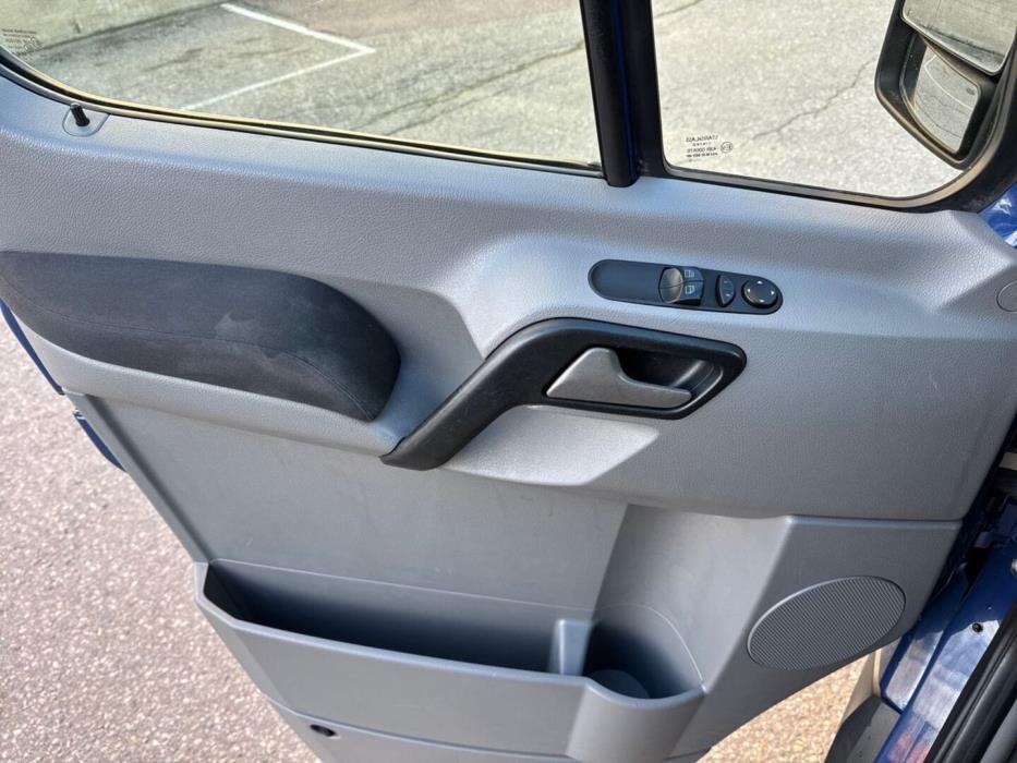 VOLKSWAGEN Crafter 2012