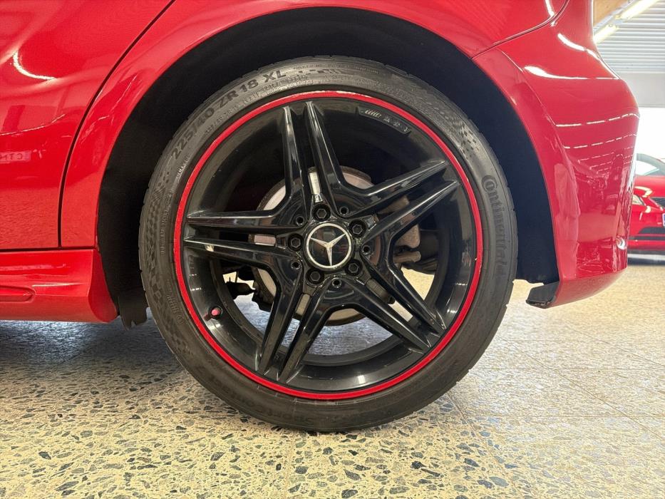MERCEDES-BENZ A 2013