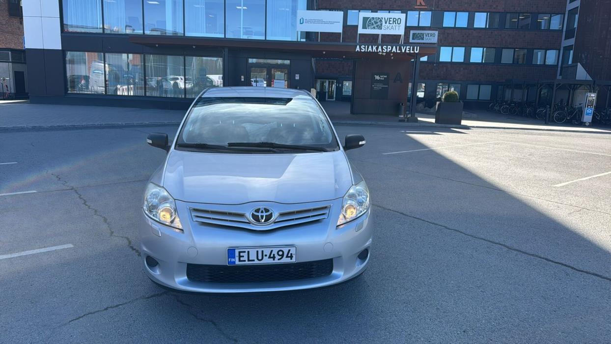 TOYOTA Auris 2011