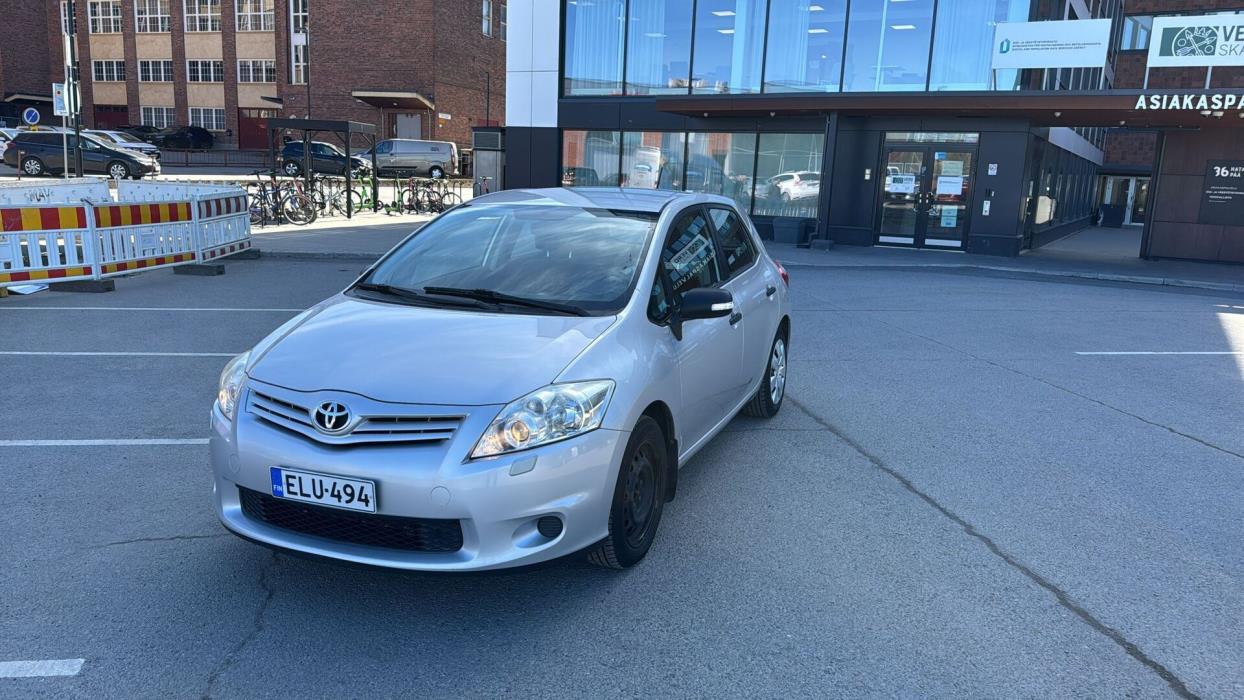 TOYOTA Auris 2011
