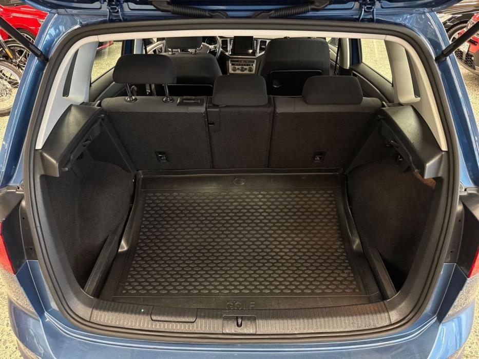 VOLKSWAGEN Golf Sportsvan 2016