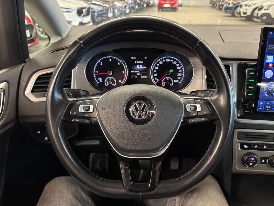 VOLKSWAGEN Golf Sportsvan 2016