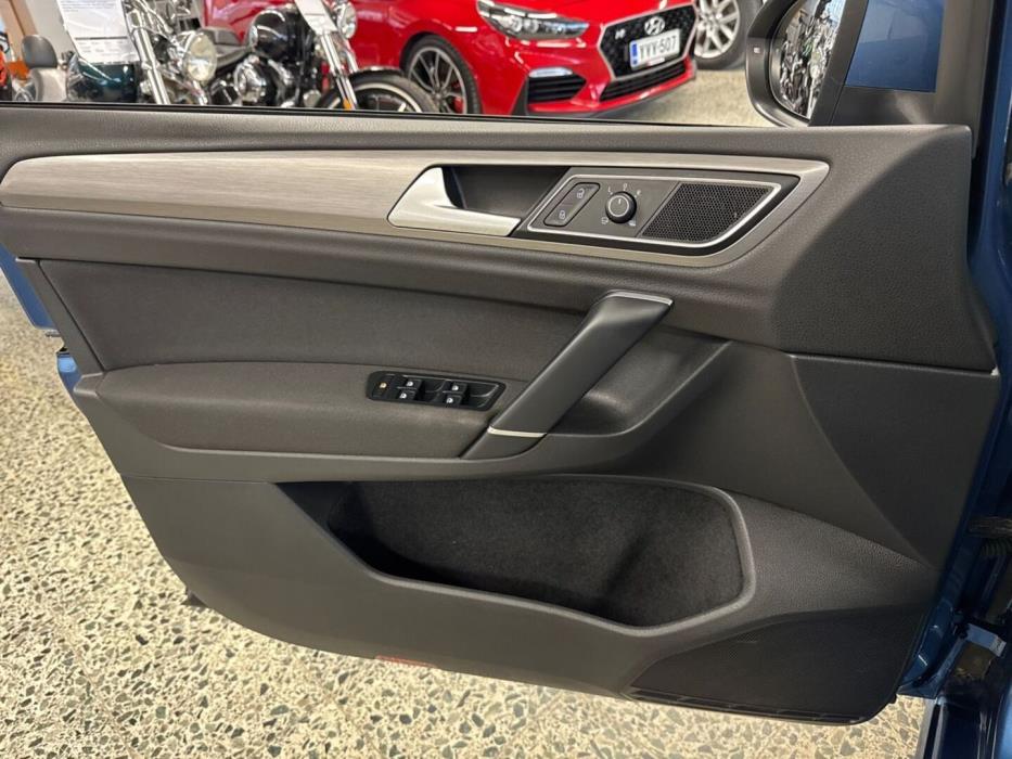 VOLKSWAGEN Golf Sportsvan 2016