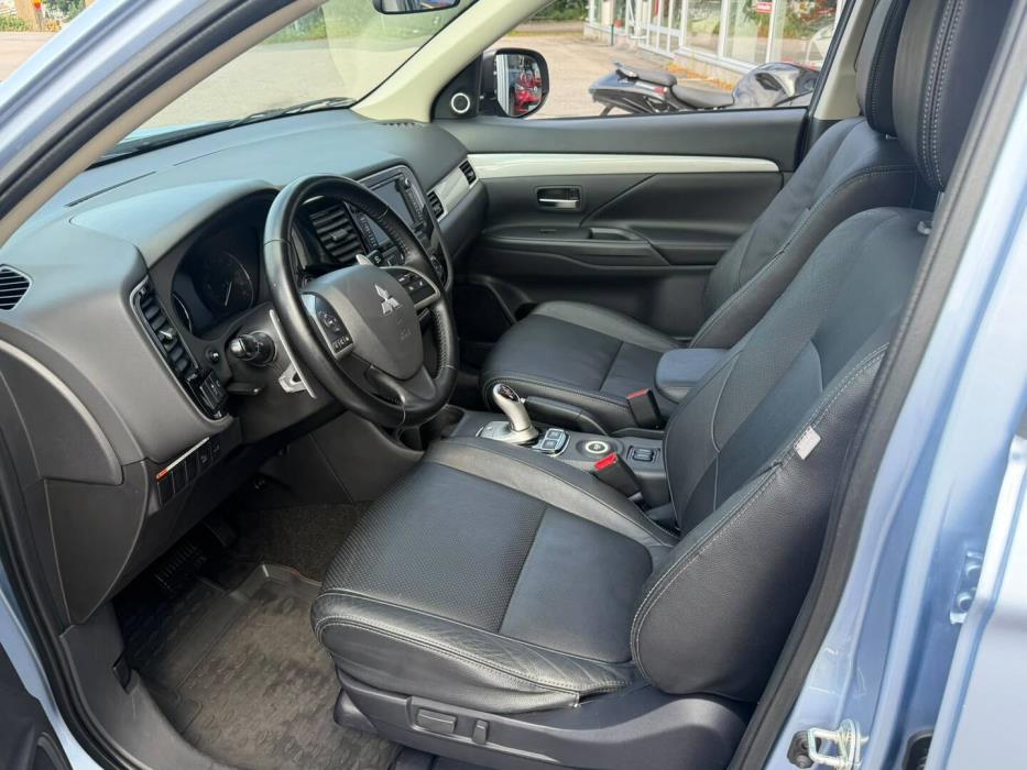 MITSUBISHI Outlander PHEV 2014