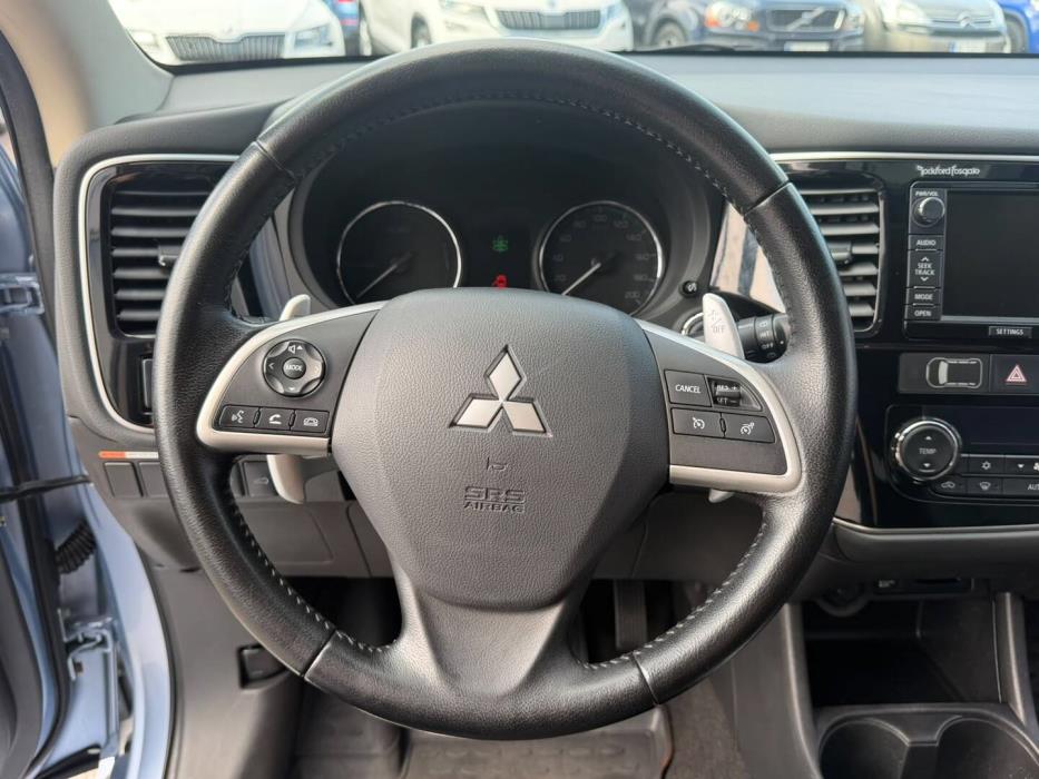 MITSUBISHI Outlander PHEV 2014