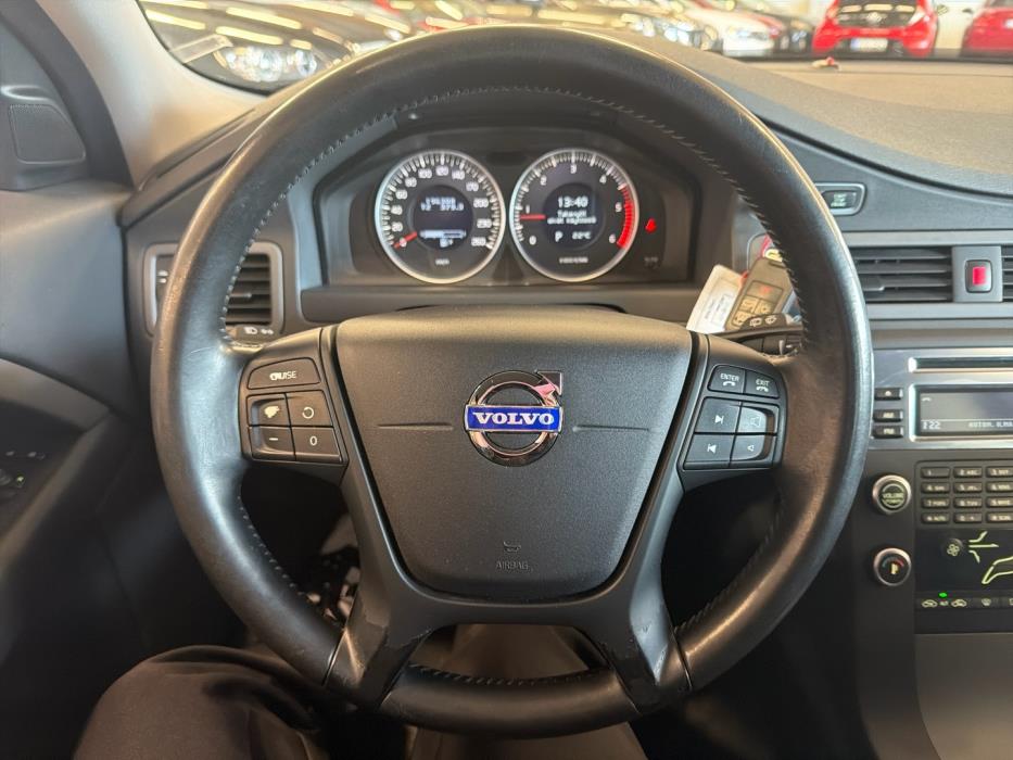 VOLVO V70 2011
