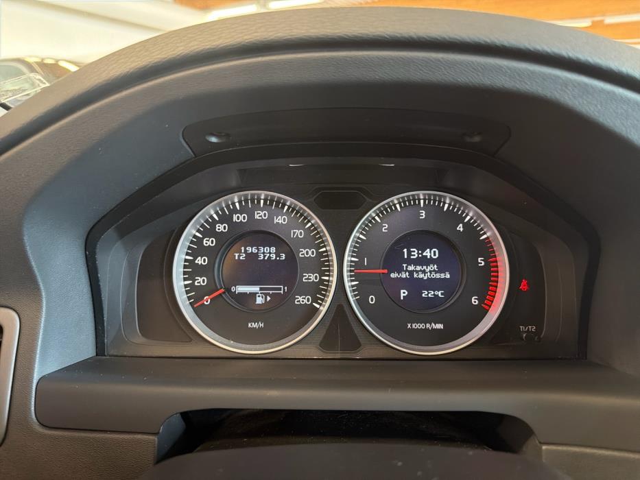 VOLVO V70 2011