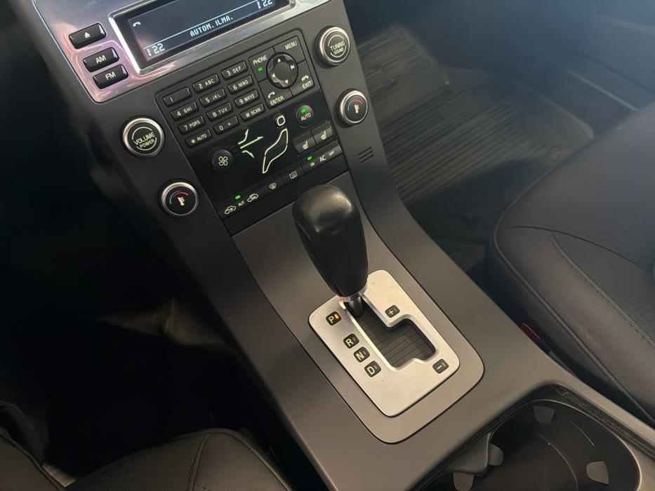 VOLVO V70 2011