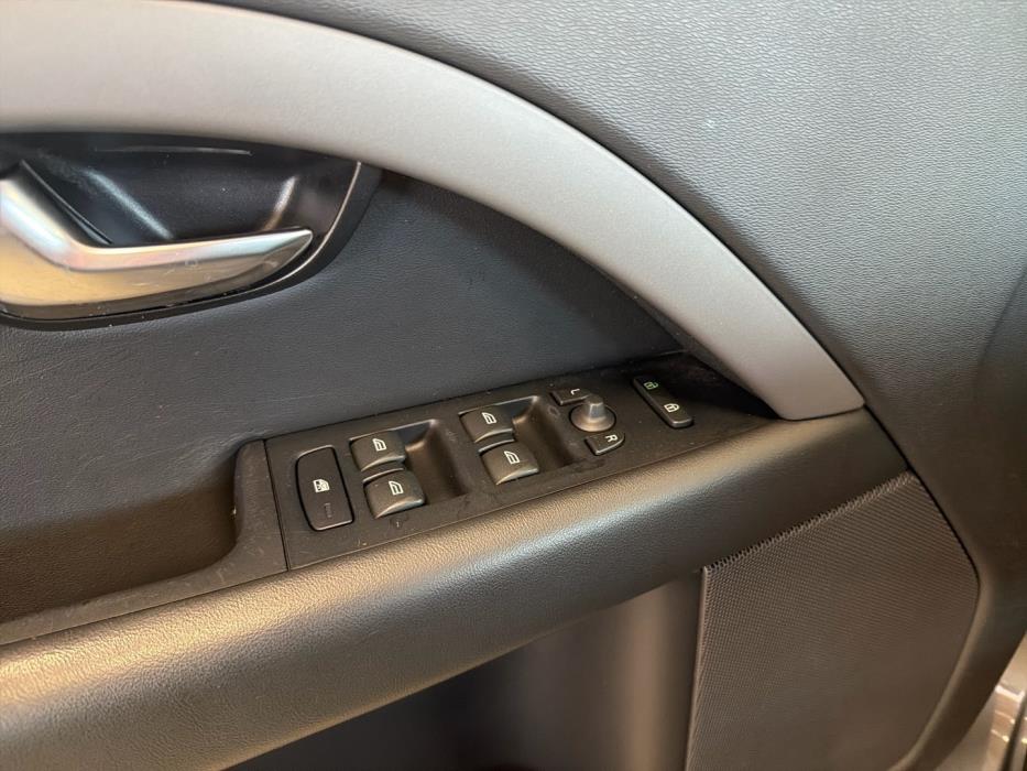 VOLVO V70 2011
