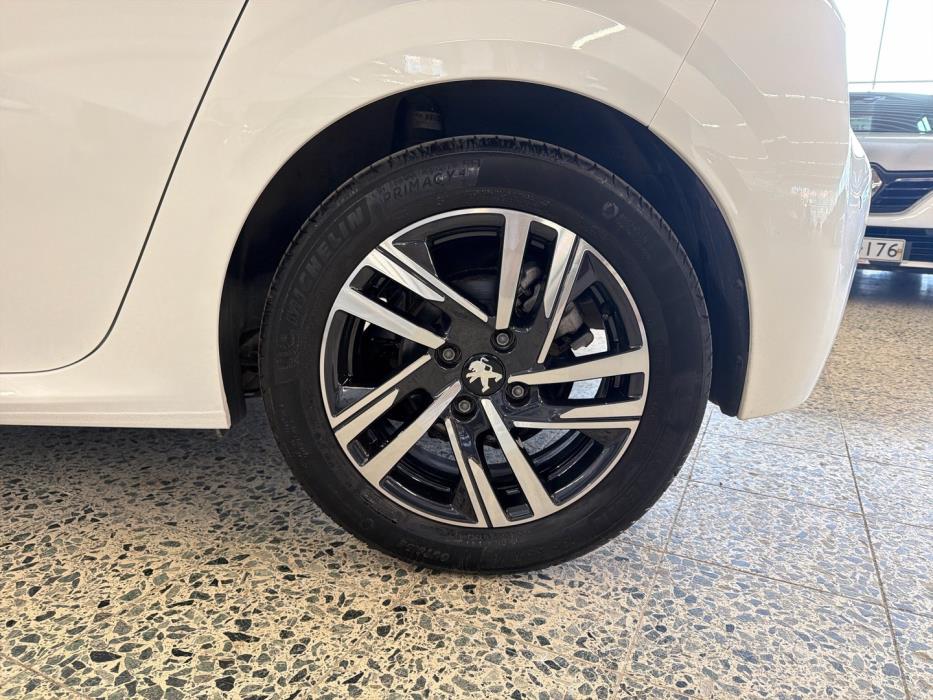 PEUGEOT 208 2021