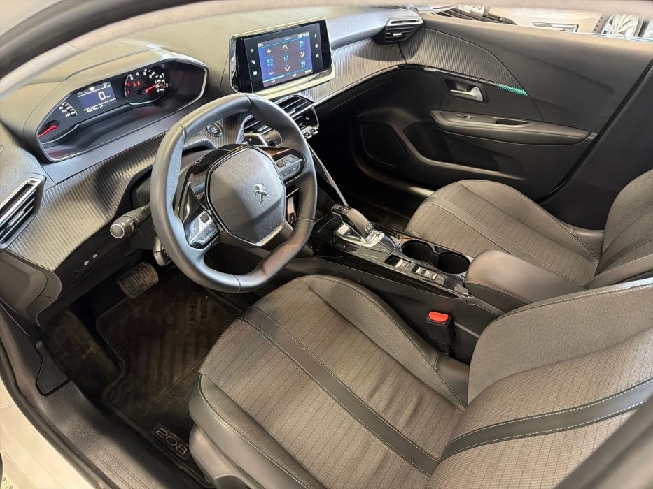 PEUGEOT 208 2021