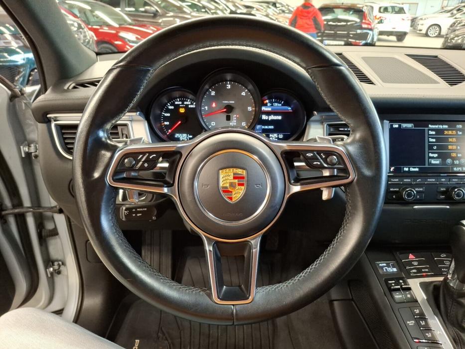 PORSCHE Macan 2015