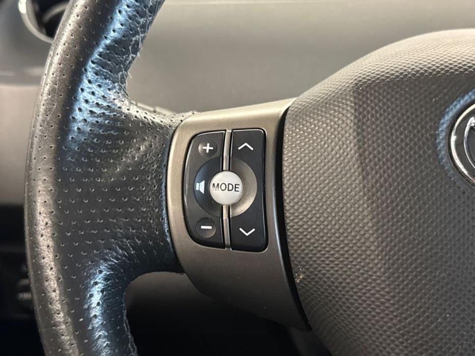 TOYOTA Yaris 2011