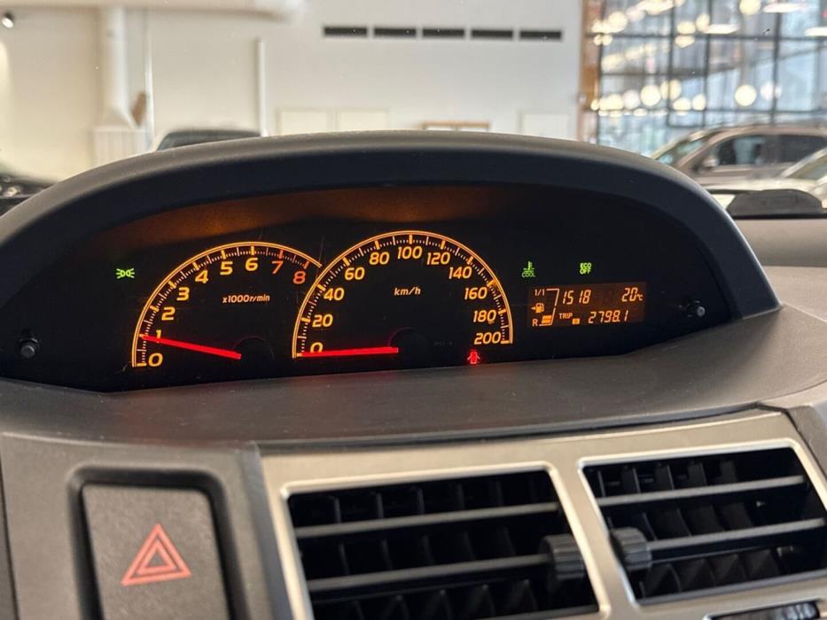TOYOTA Yaris 2011