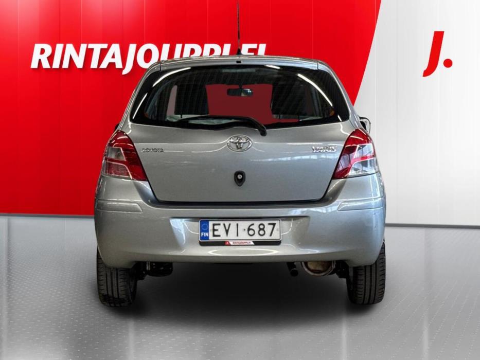TOYOTA Yaris 2011