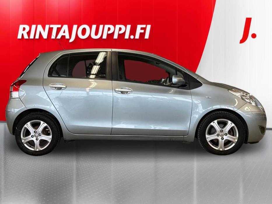 TOYOTA Yaris 2011