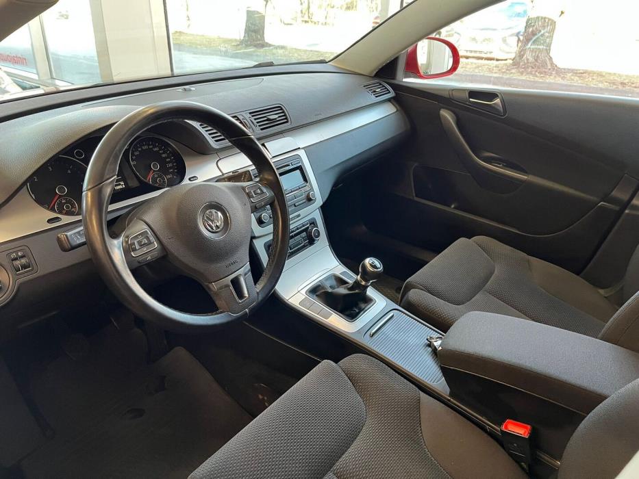 VOLKSWAGEN Passat 2010