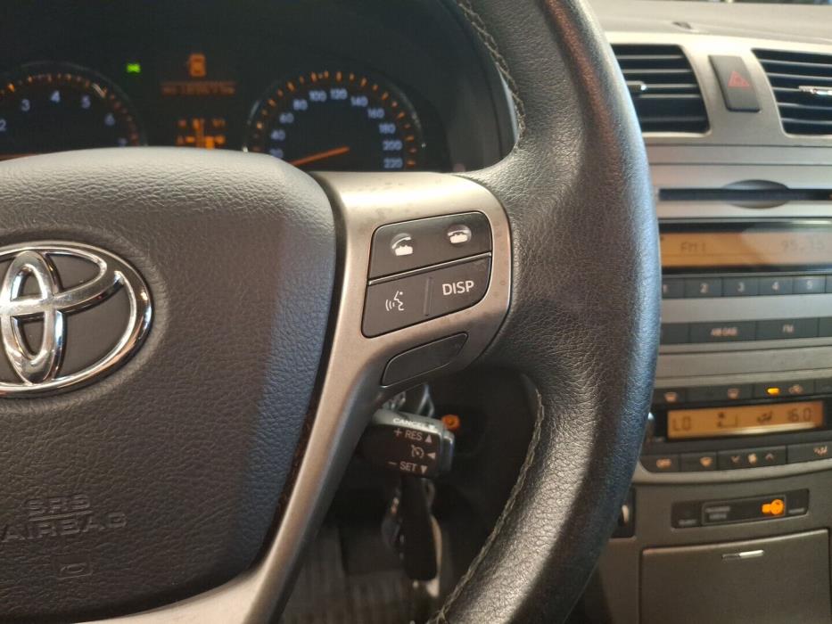 TOYOTA Avensis 2011