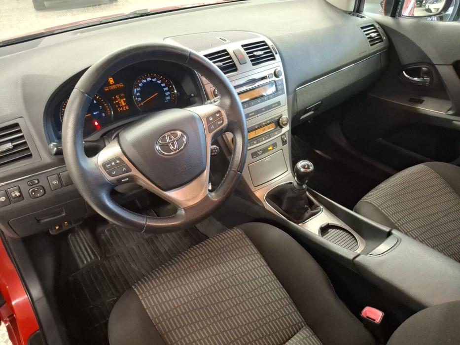 TOYOTA Avensis 2011