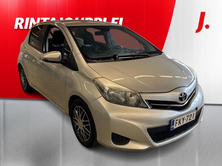 TOYOTA Yaris 2013