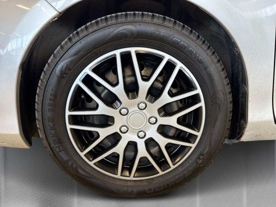 TOYOTA Yaris 2013