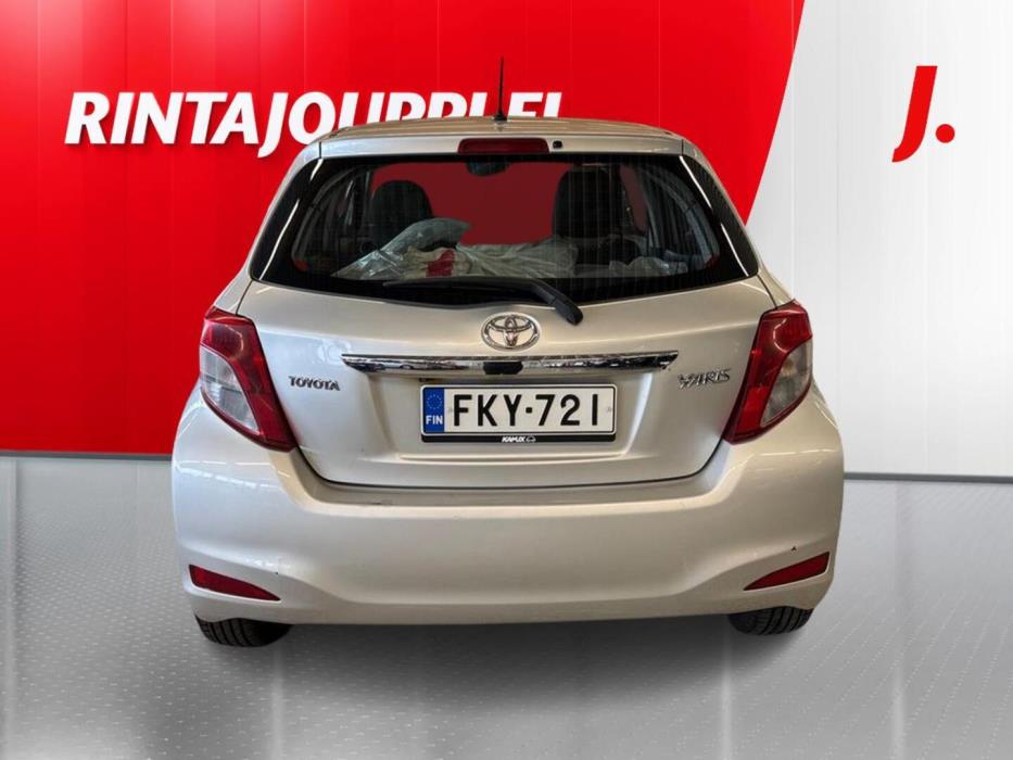 TOYOTA Yaris 2013
