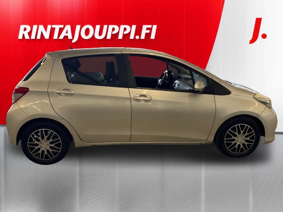 TOYOTA Yaris 2013