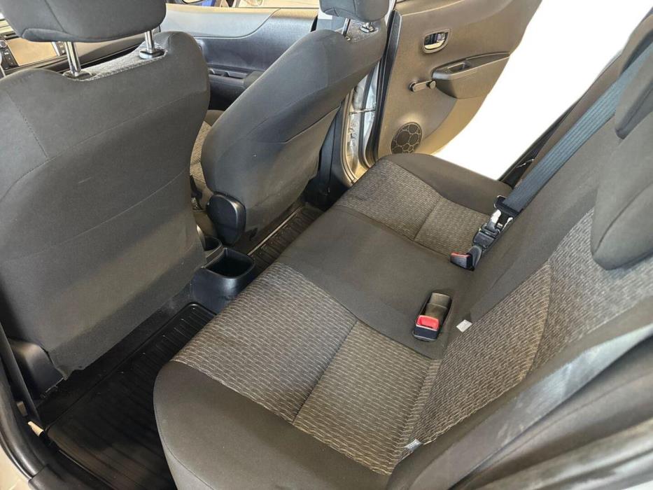 TOYOTA Yaris 2013