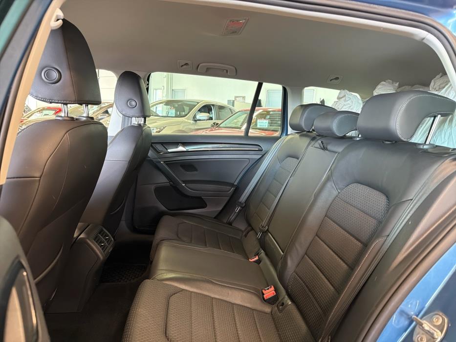 VOLKSWAGEN Golf 2013