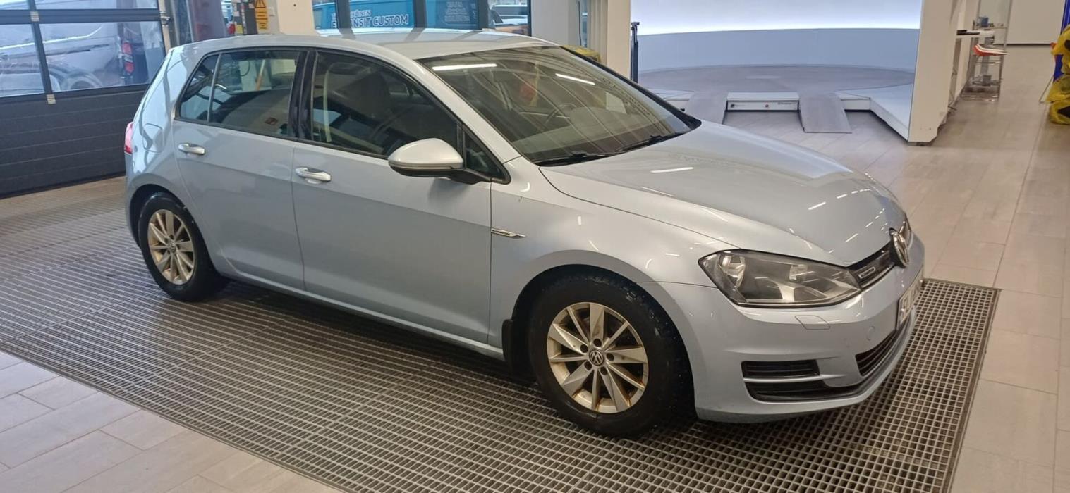 VOLKSWAGEN Golf 2014