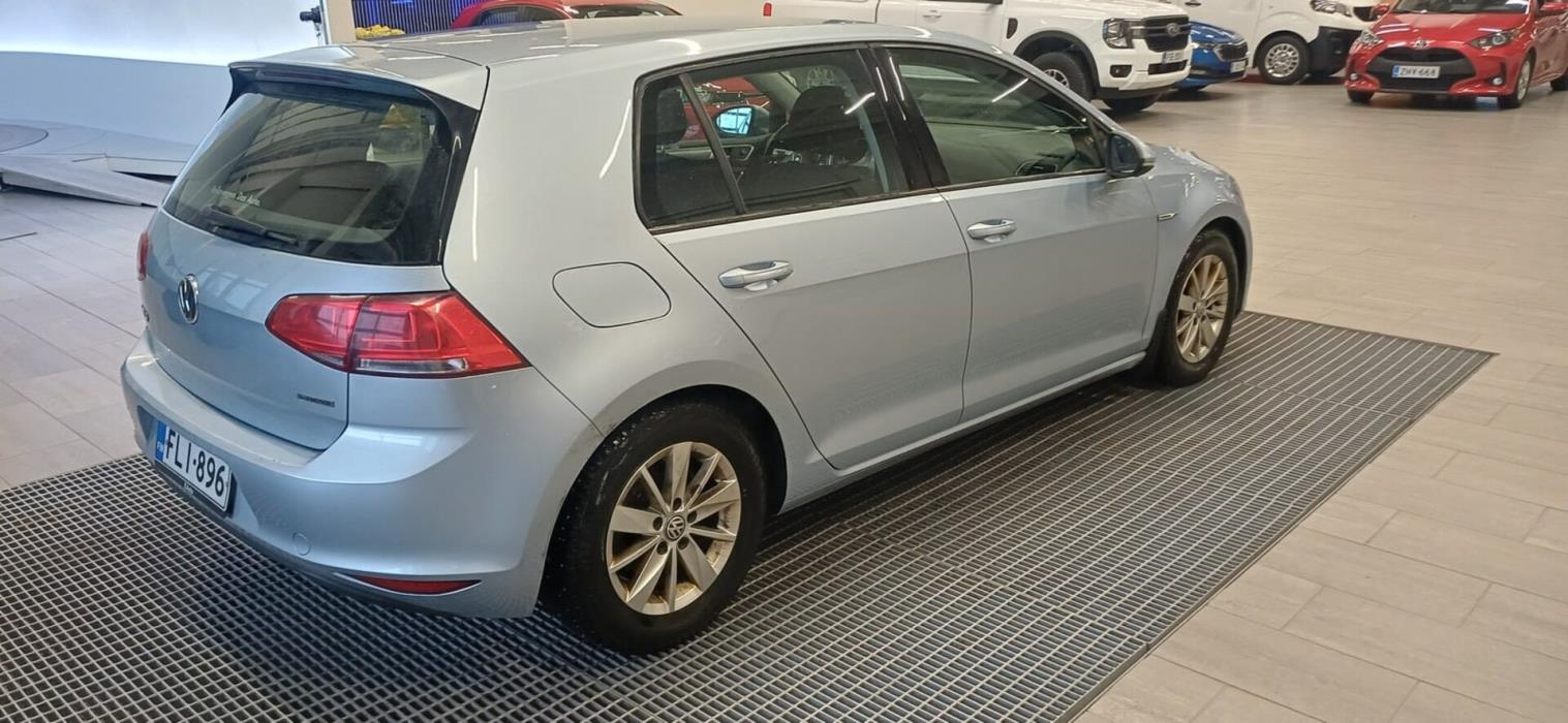 VOLKSWAGEN Golf 2014