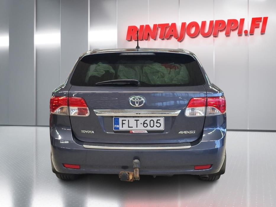 TOYOTA Avensis 2015