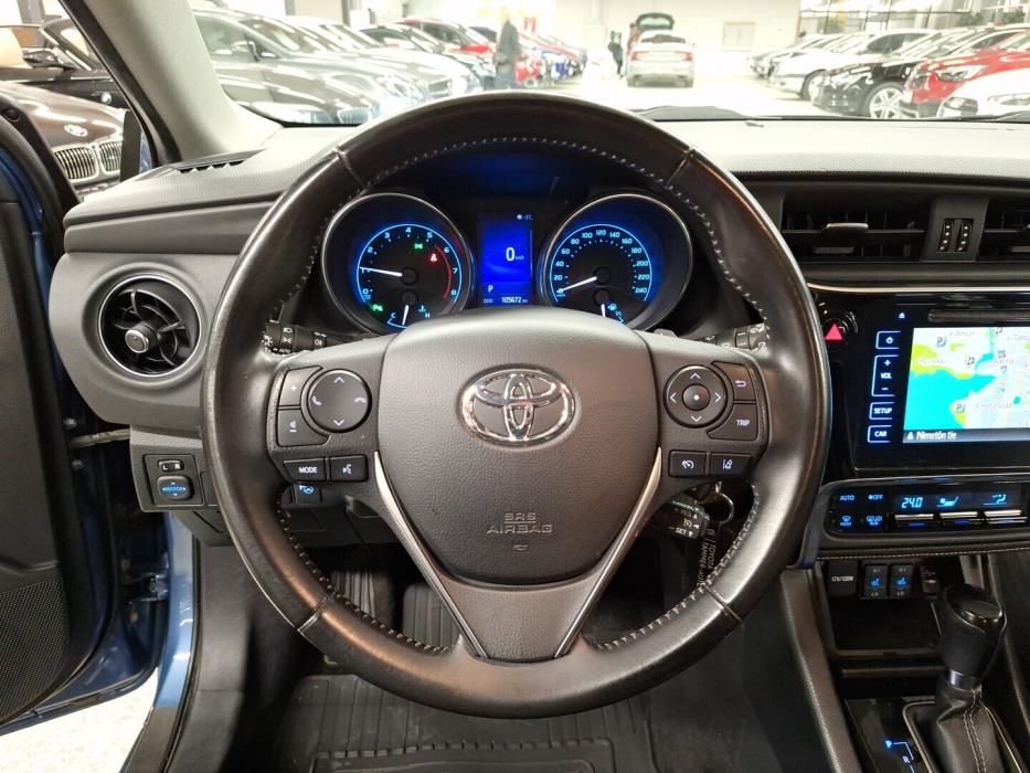 TOYOTA Auris 2016