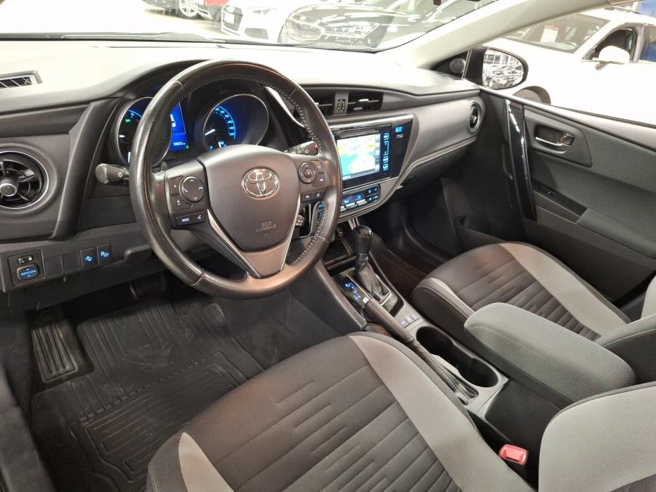 TOYOTA Auris 2016