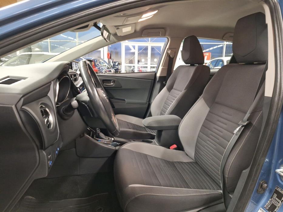 TOYOTA Auris 2016