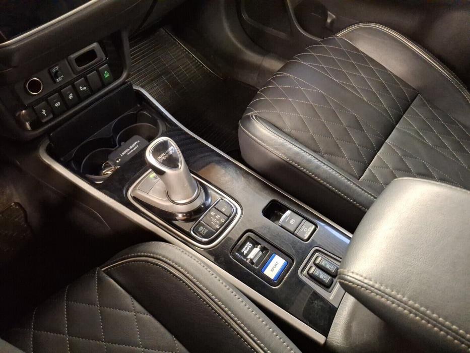 MITSUBISHI Outlander PHEV 2020