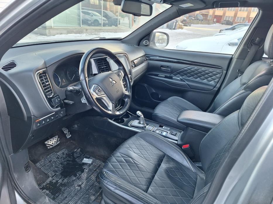 MITSUBISHI Outlander PHEV 2020