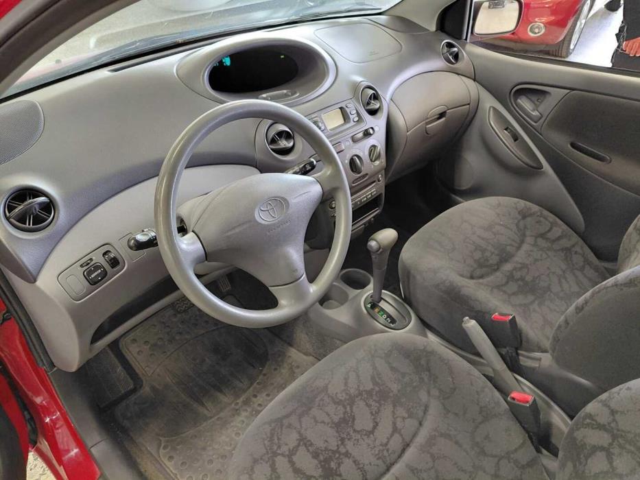 TOYOTA Yaris 2001