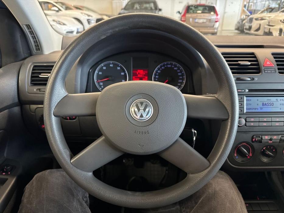 VOLKSWAGEN Golf 2005