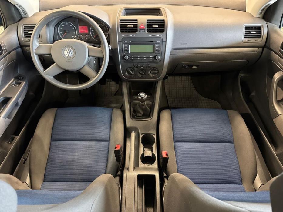 VOLKSWAGEN Golf 2005