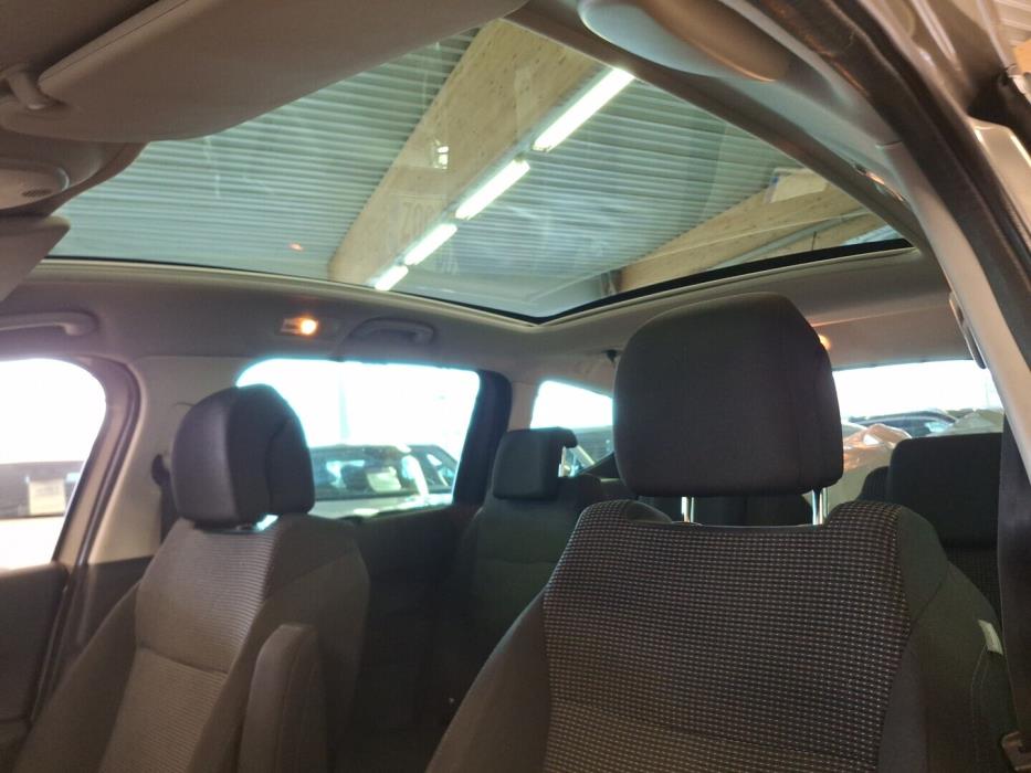 PEUGEOT 5008 2011