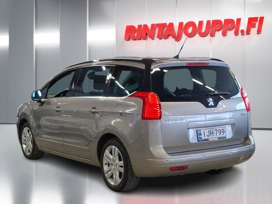 PEUGEOT 5008 2011